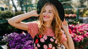 Tendências de moda primavera-verão 2025 com looks leves, coloridos, e confortáveis para mulheres.