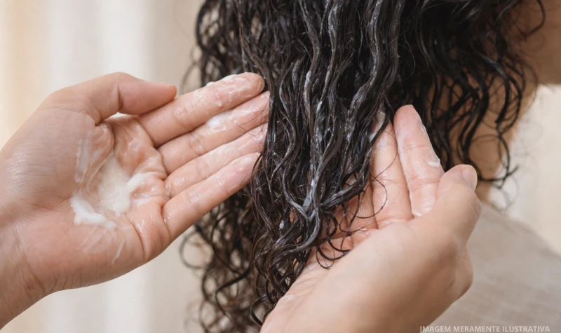 Como usar finalizador de cabelo corretamente - técnica de aplicação